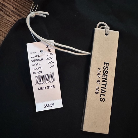 Men’s Essentials Fear of God oversized T-shirt Size Medium new with tags - Picture 3 of 6